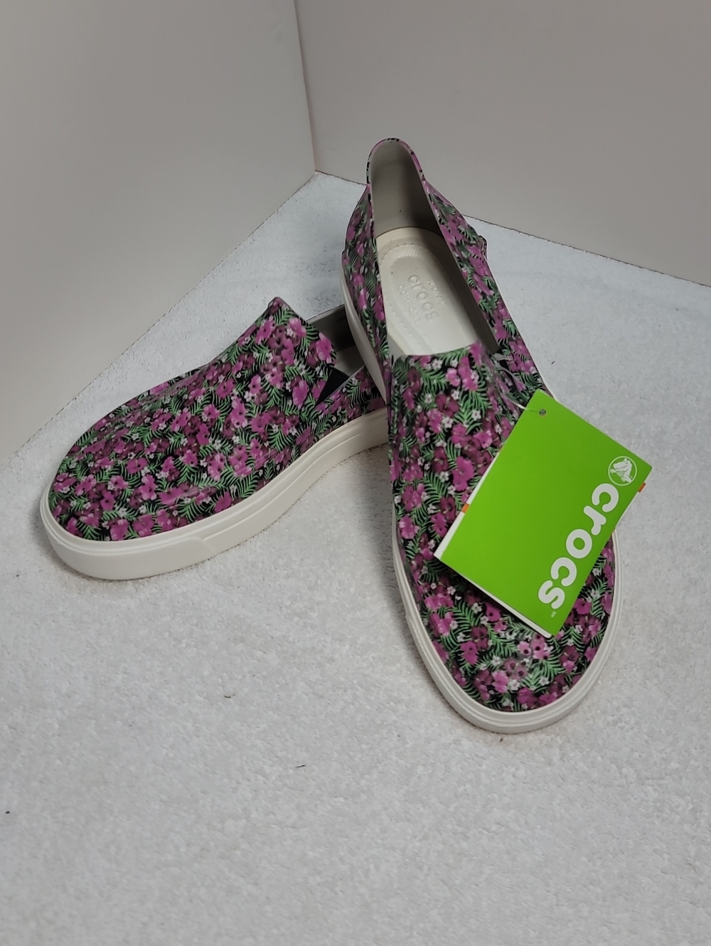 CROCS Women's Floral Slip-On in Pink and Green Floral - Size 11- NWT. 238